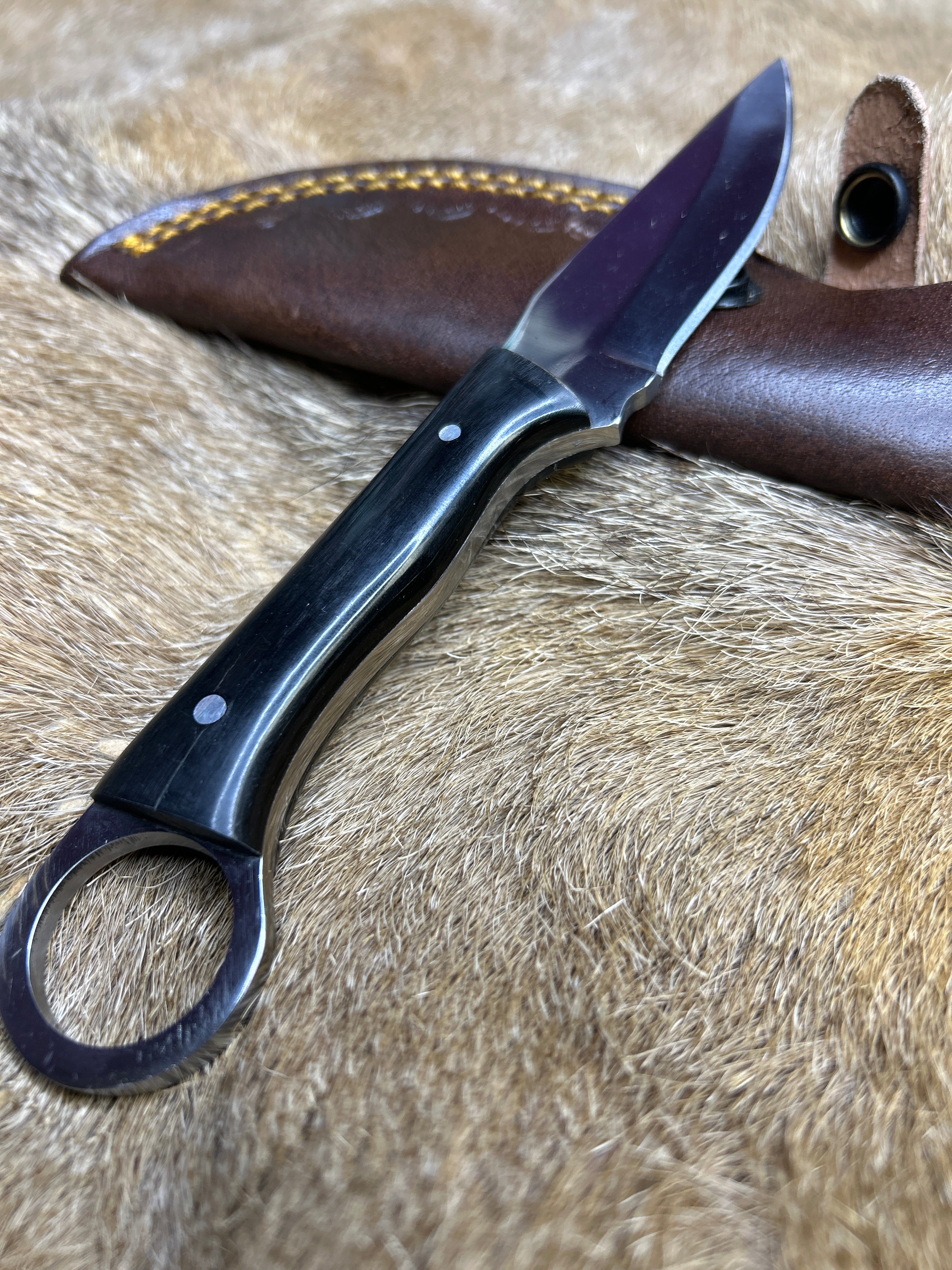 Ring Pommel Hunter — Fixed Blade Knife with Leather Sheath